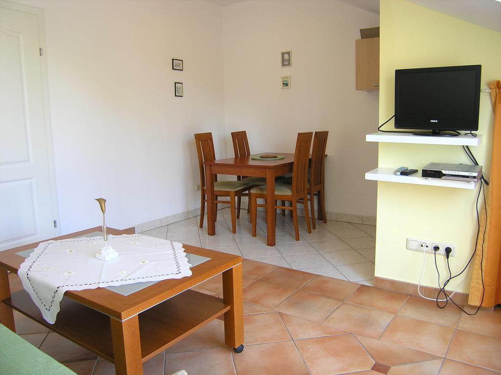Apartments Kristina Veglia Exterior foto
