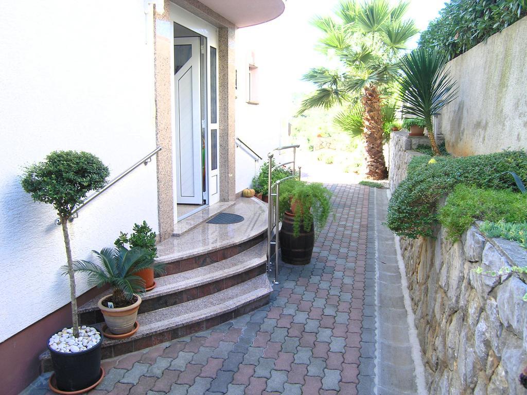 Apartments Kristina Veglia Exterior foto
