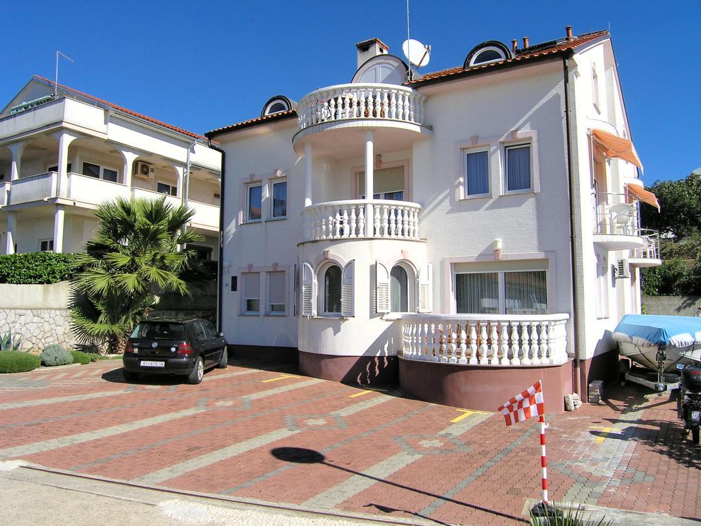Apartments Kristina Veglia Exterior foto