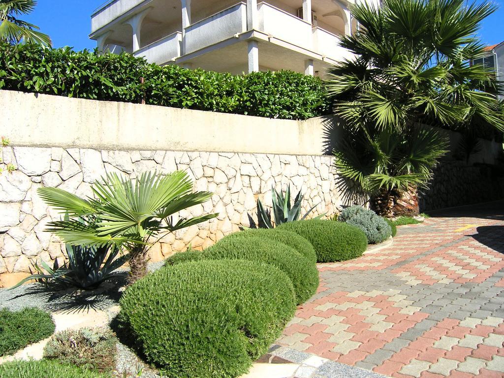Apartments Kristina Veglia Exterior foto