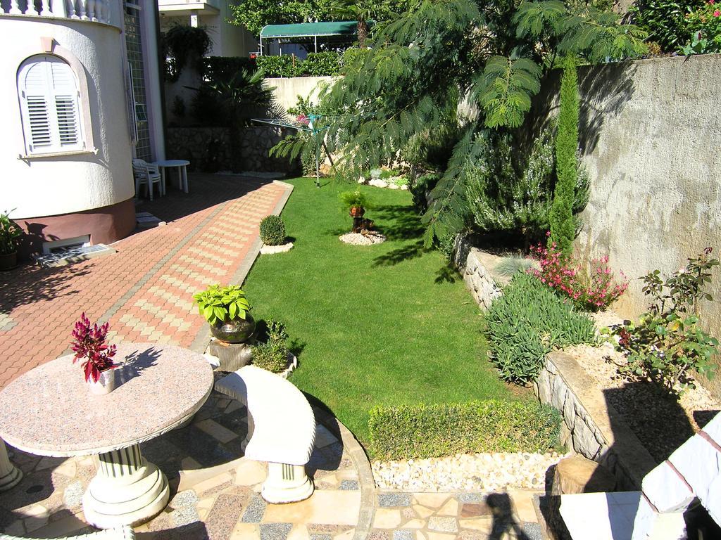 Apartments Kristina Veglia Exterior foto