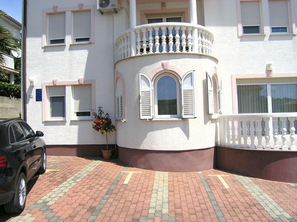 Apartments Kristina Veglia Exterior foto